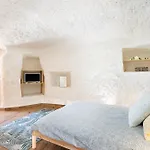 Home2book Boutique Cave Retreat,